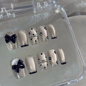 Handcrafted Press-on Nail Set